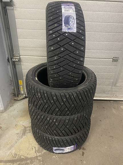 Uudet 17" goodyear nastarenkaat