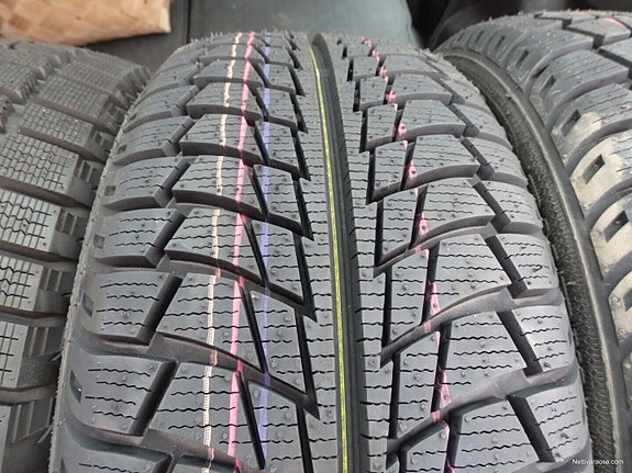 Uudet Nankang 195/50R15 kitkarenkaat rahteineen