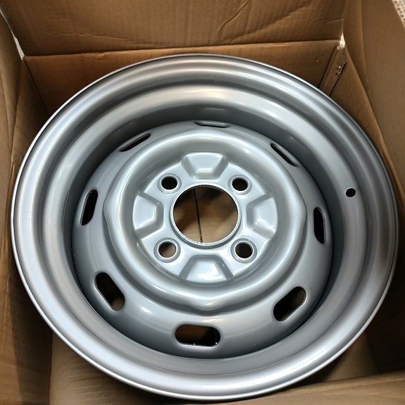 Uudet Jack Wheeler Herbie Silver 6x15 4x130 peltivanteet rahteineen