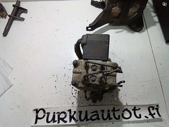 Nissan primera p10 abs hydraulikoneisto/pumppu -95