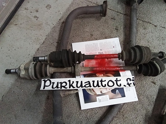 Toyota starlet 1998 vetoakselit/etu
