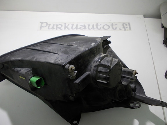 Ford fiesta 2004 ajovalo oikea