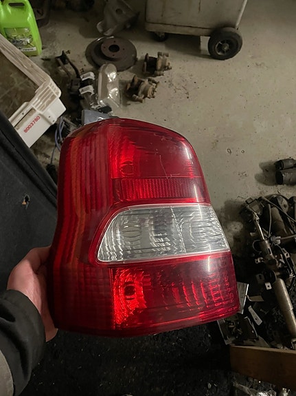 Mazda demio takavalo vasen