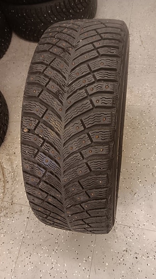 205/55R17 Michelin X-Ice North 4