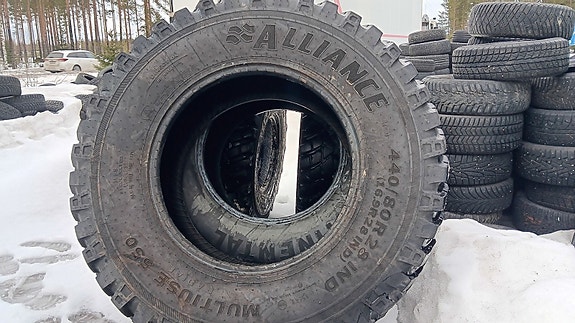 440/80R28 Alliance traktorin palarengas käytetty 1 kpl.( 16.9R28)