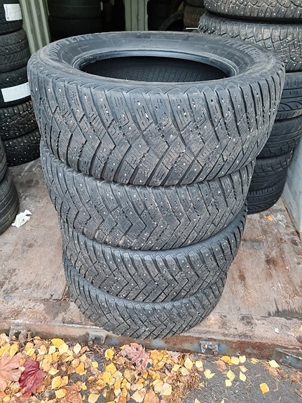 265/60 R18 Goodyear nastarenkaat