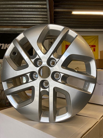 4kpl uudet Opel Vivaro ,Renault Trafic 17 5x114,3