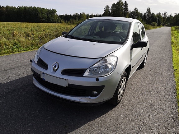Renault Clio 1.2 16V HB -06
