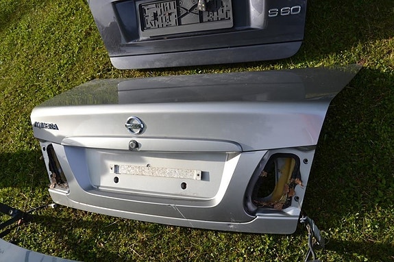 Nissan Almera sedan -02 takaluukku