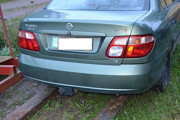 Nissan Almera 1.8 -03 varaosia