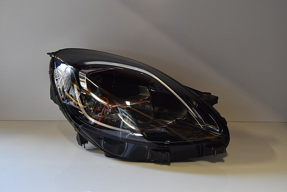 Ford Puma 20- ajovalo oikea