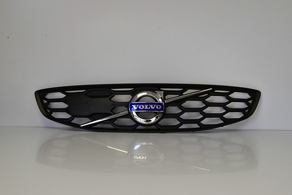 Volvo V60 -17 etusäleikkö