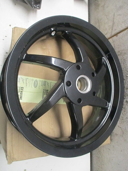 Piaggio NRG 50 uusi takavanne