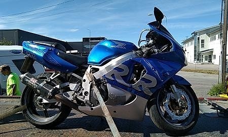 Honda CBR 900 RR SC33 1999 osia