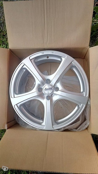 Rundo 323 Silver alut 7.0x17 4x100 uudet