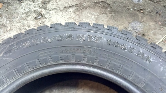 2x 225\75R17 Nokian Hakkapeliitta 5 SUV nastat
