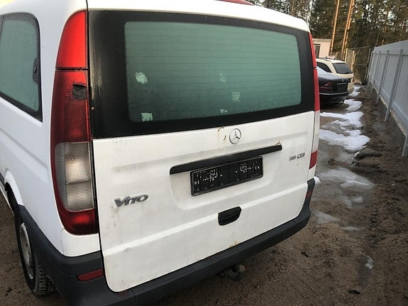 Mercedes Vito takaluukku