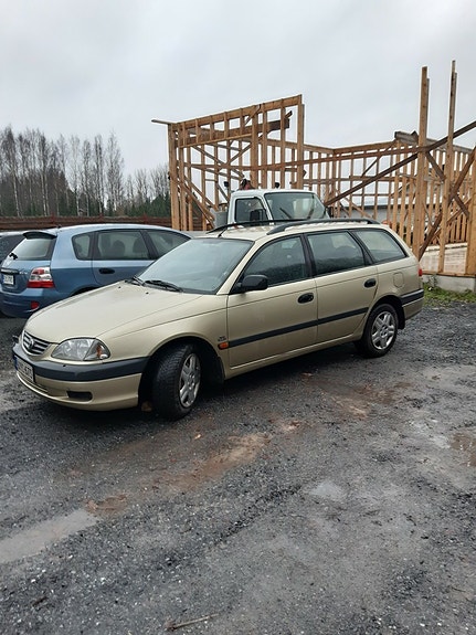 Toyota avensis -02 diesel