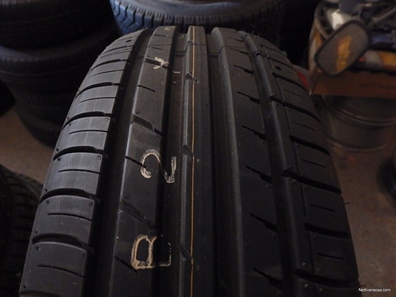Uudet Falken 215/65R17 kesärenkaat rahteineen