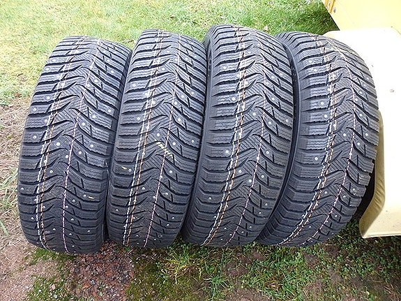 Uudet Marshal 215/60R16 nastarenkaat rahteineen