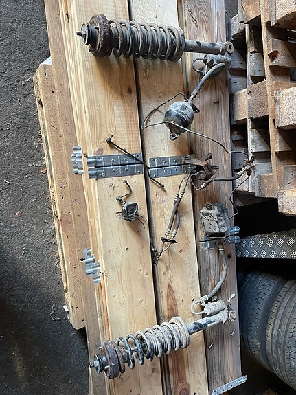 Bmw E32 750 -88 takaiskarit ja säiliöt
