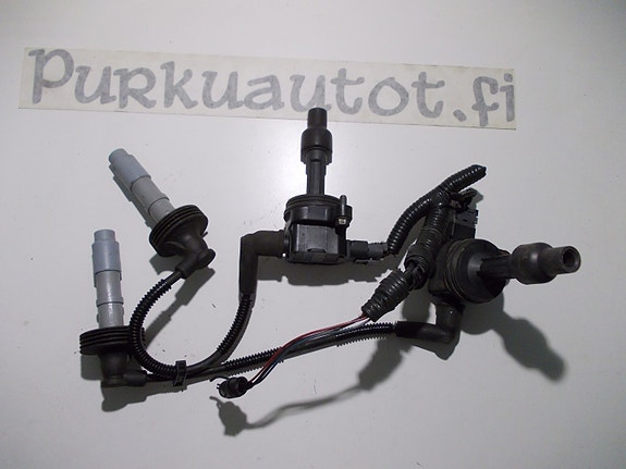 VOLVO V40 sytytyspuola 2001