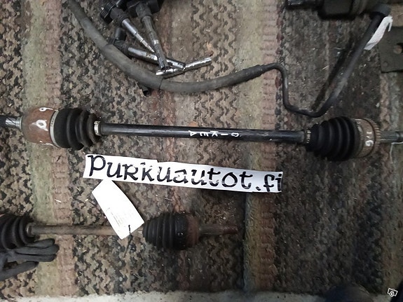 Nissan primera vetoakseli etu/oikea 1999