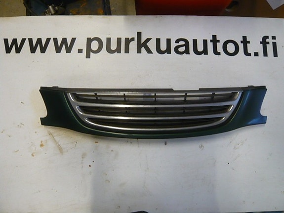 Toyota avensis Maski/säleikkö 2000