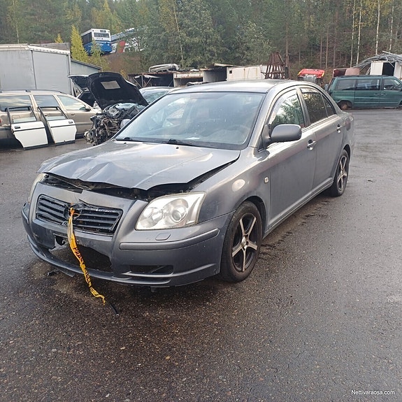 Toyota Avensis 1.6 Bensiini Manuaali