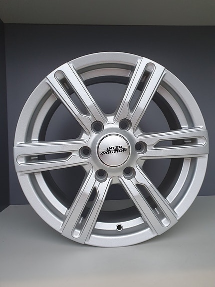 Sprinterin vanteita 16" ja 17" 6x130