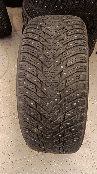 Nokian 225/50R17 Hakkapeliitta 8