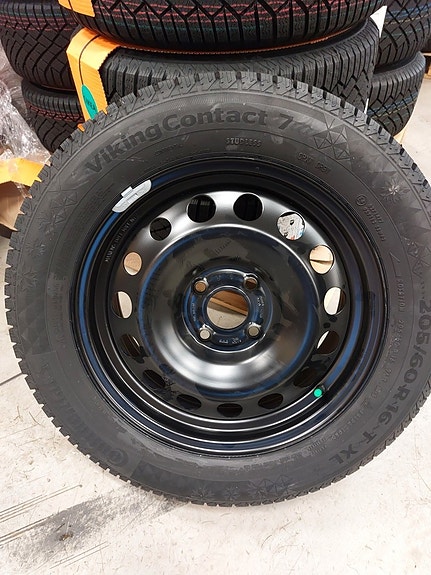 Ford Ecosport 16" + 205/60R16 Continental kitka