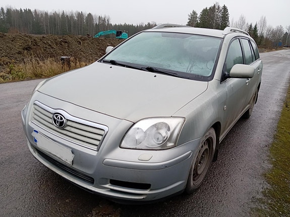 Toyota Avensis 2.0 D-4D farm. -03