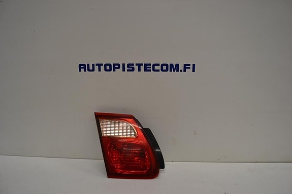 Nissan Almera sed. takaluukun valo