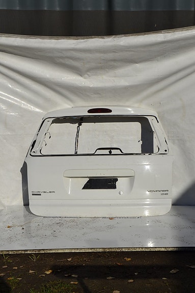 Chrysler Voyager 04-07 takaluukku