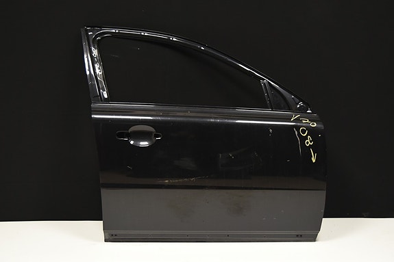 Volvo V70 08- oikea etuovi