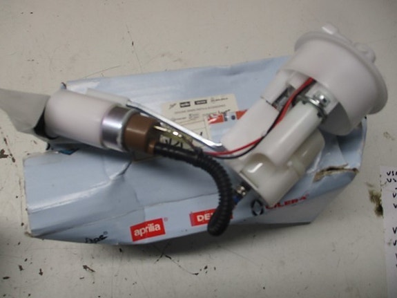 Bensapumppu Vespa 125 150 IE 09-18