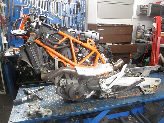 KTM SMC 690R 2013 osia