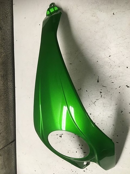 Kawasaki z 1000 2014-2016 (z1000 zr1000f-g) polttoainesäiliön suojus (51026-0010