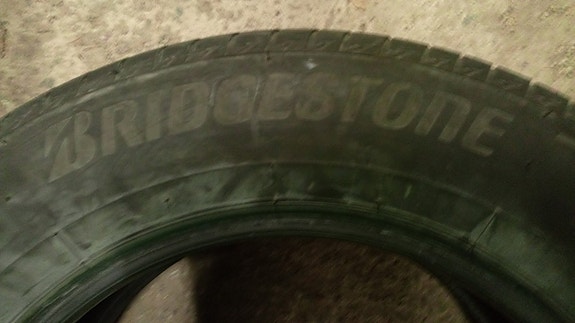 2x 235/65R17 Bridgestone kesärenkaat