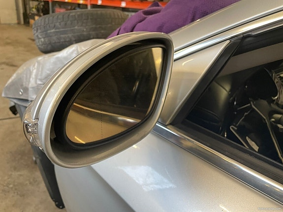 Mercedes CLS W219 Sivupeilit vilkulla