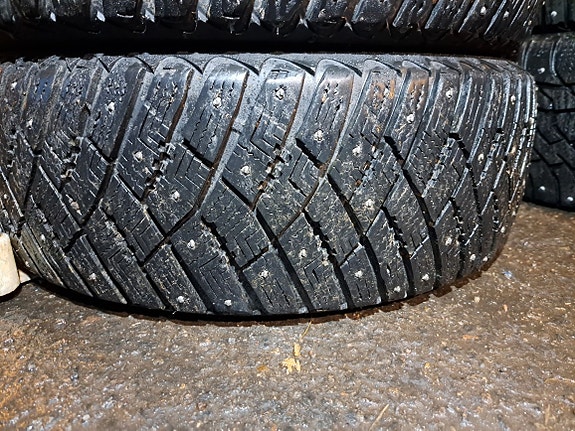 205/60R16 96T Goodyear Ice Arctic nastarenkaat 1kpl