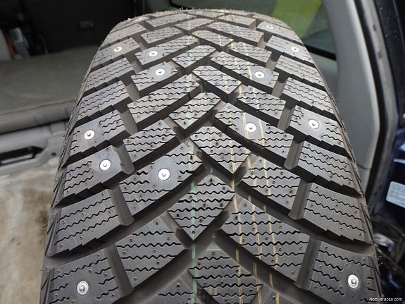 Uudet Linglong 205/65R15 nastarenkaat rahteineen