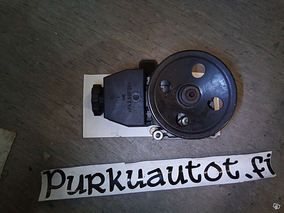 Mb c-sarja ohjaustehostimen pumppu 1998