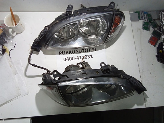 Toyota avensis ajovalo oikea 2001
