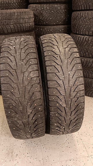 Nokian 215/75R16C talvirenkaat 2 kpl