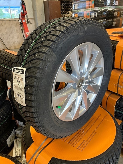 4kpl 215/60R16 Gislaved nasta + Seat alut 16 5x112