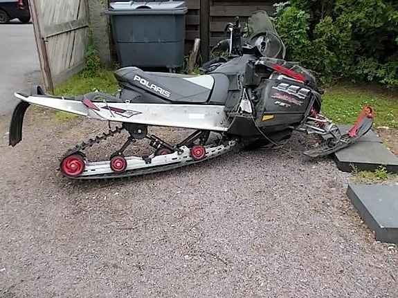 Polaris FST 750 2006 osia