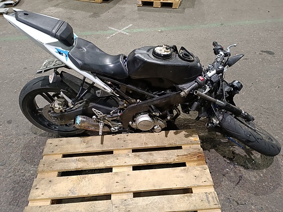 Yamaha YZF 125 R 2011 osia