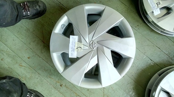 Toyota pölykapseleitä 15" osa 1